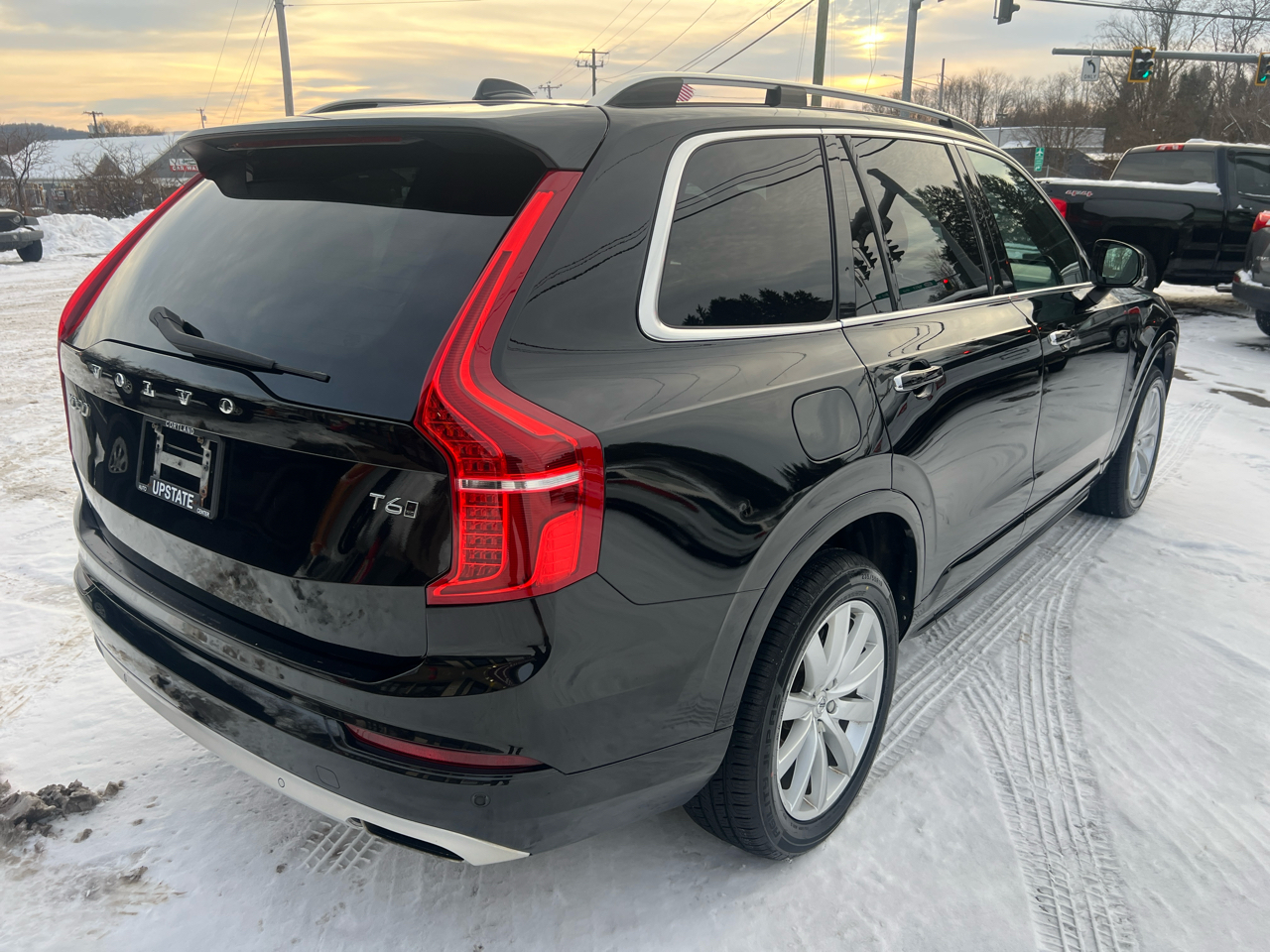 Volvo XC90 T6 AWD 7-Passenger Momentum 2017