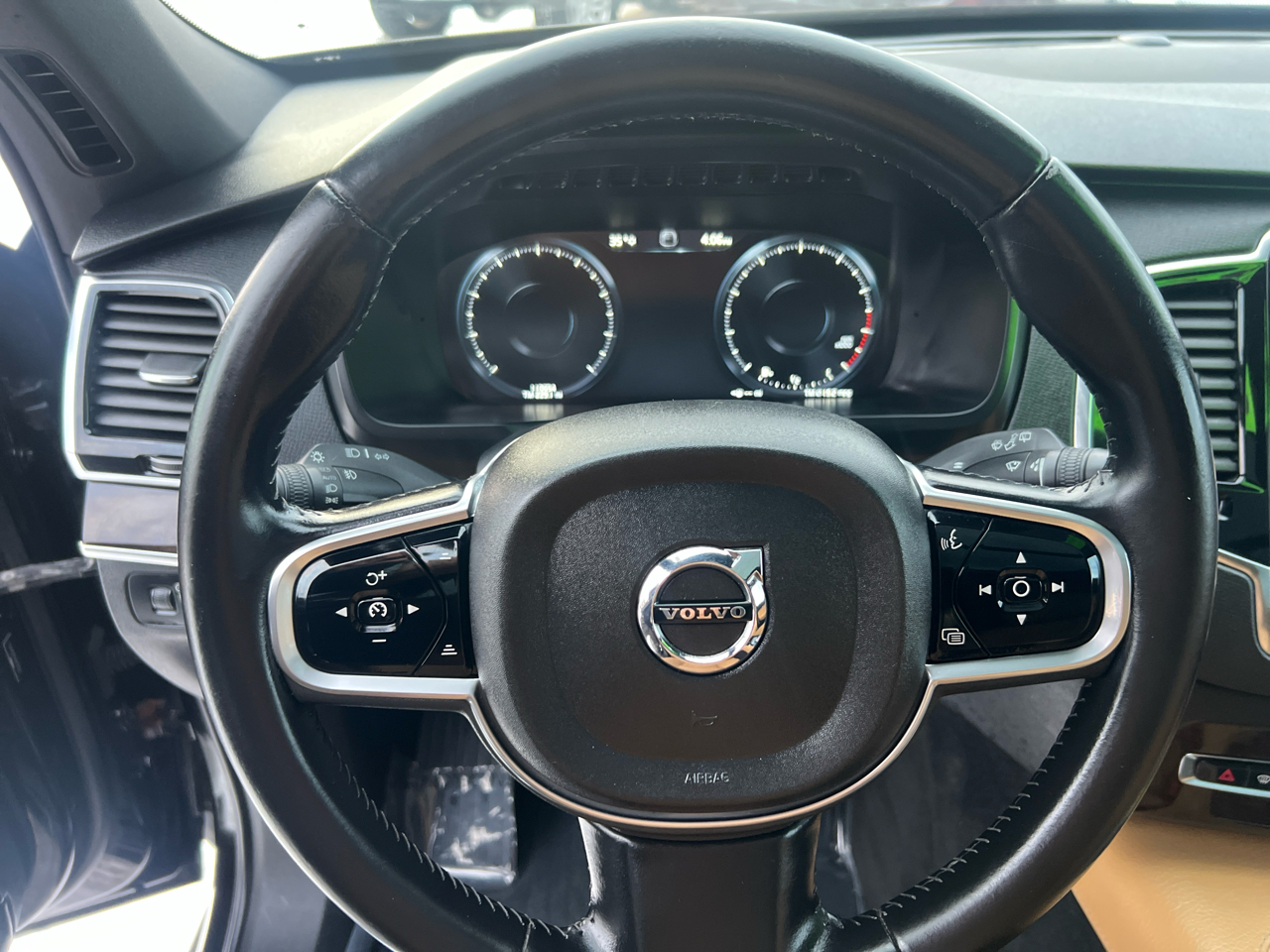 Volvo XC90 T6 AWD 7-Passenger Momentum 2017