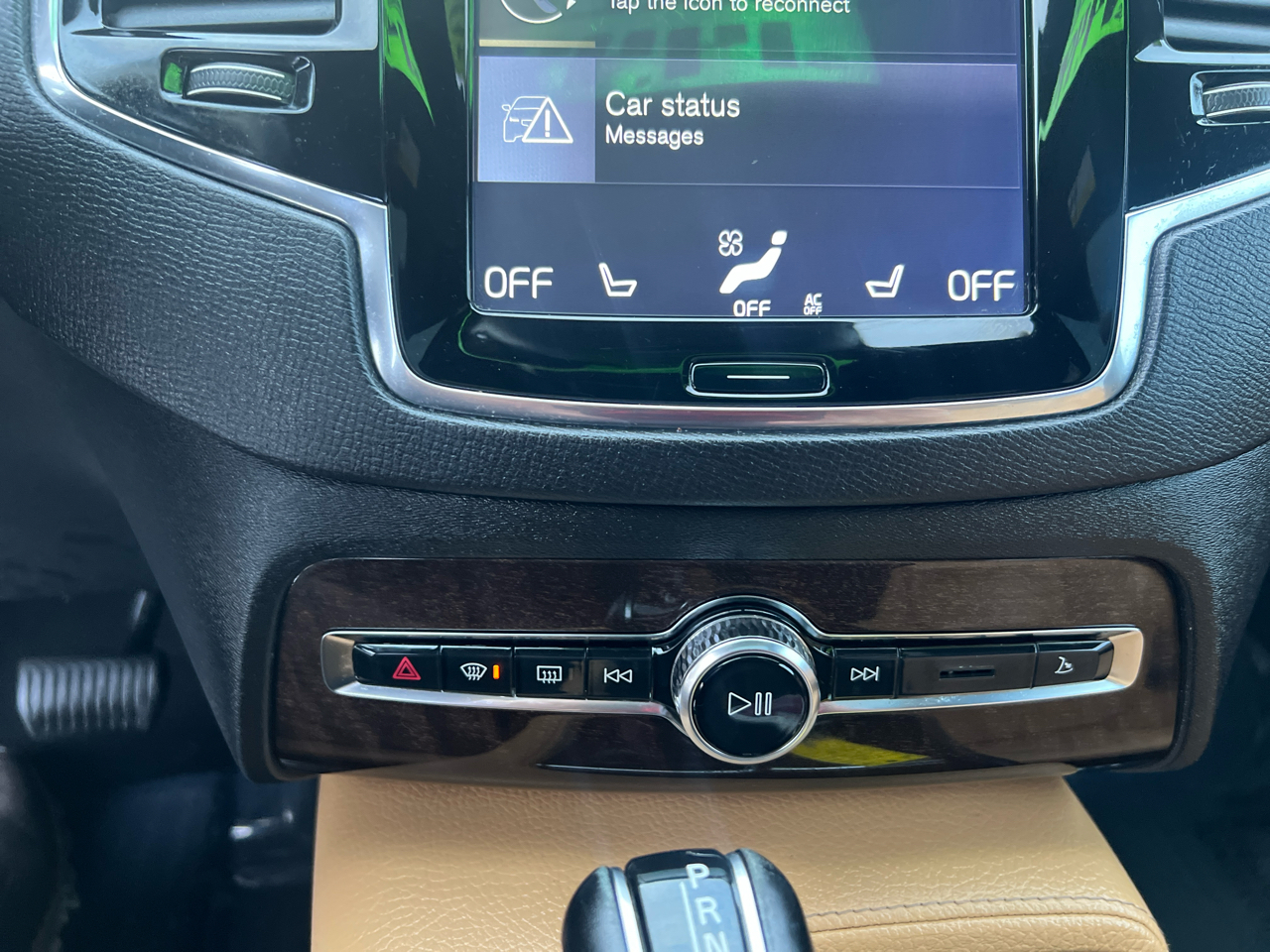 Volvo XC90 T6 AWD 7-Passenger Momentum 2017