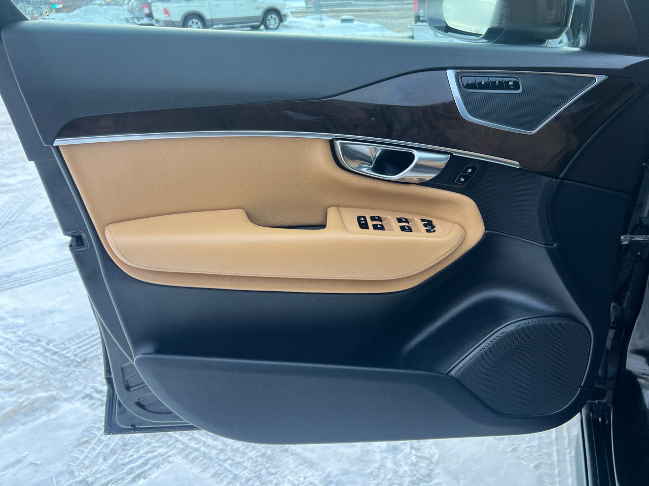 Volvo XC90 T6 AWD 7-Passenger Momentum 2017