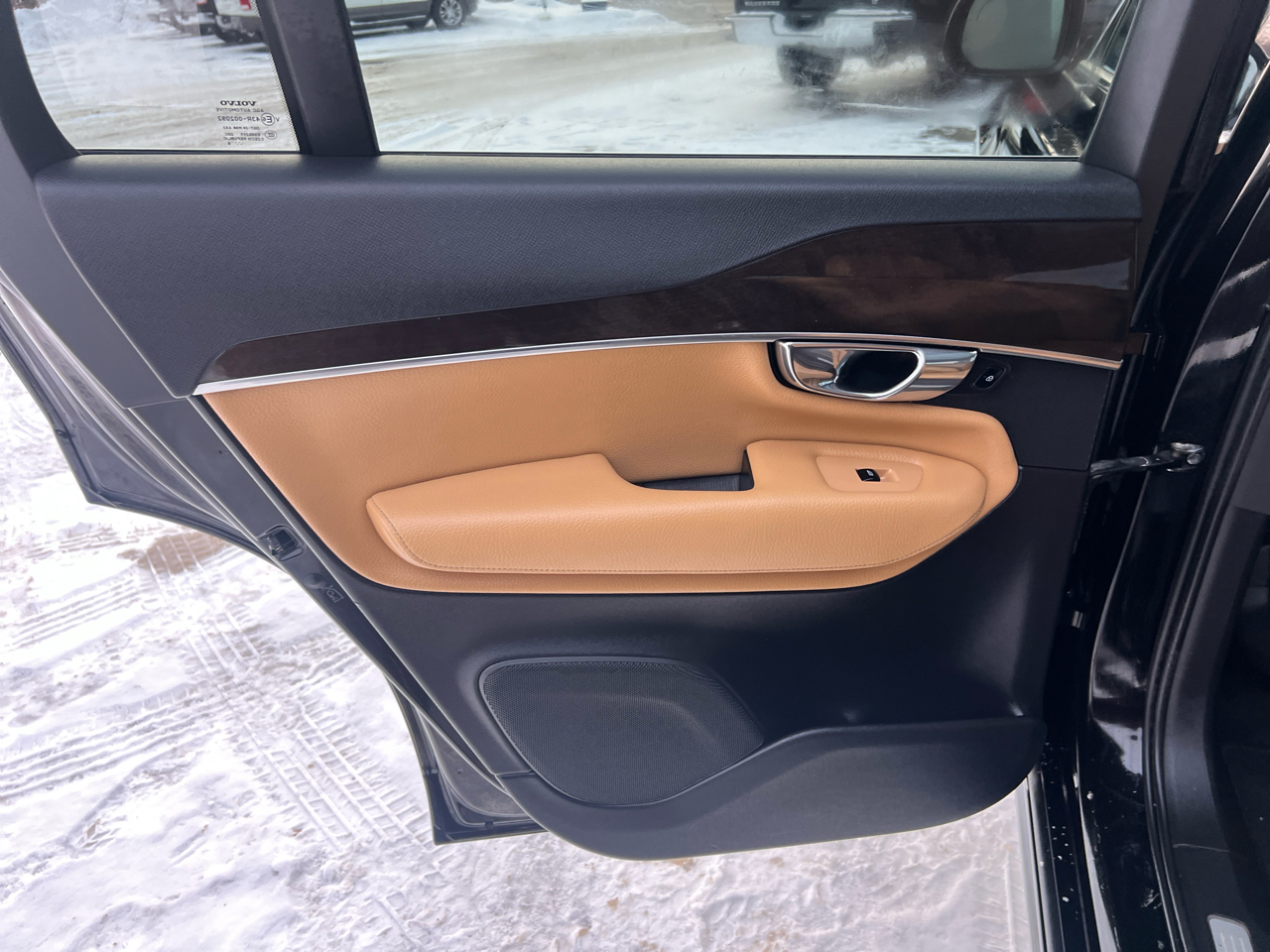 Volvo XC90 T6 AWD 7-Passenger Momentum 2017