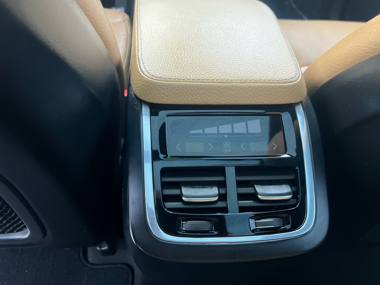 Volvo XC90 T6 AWD 7-Passenger Momentum 2017