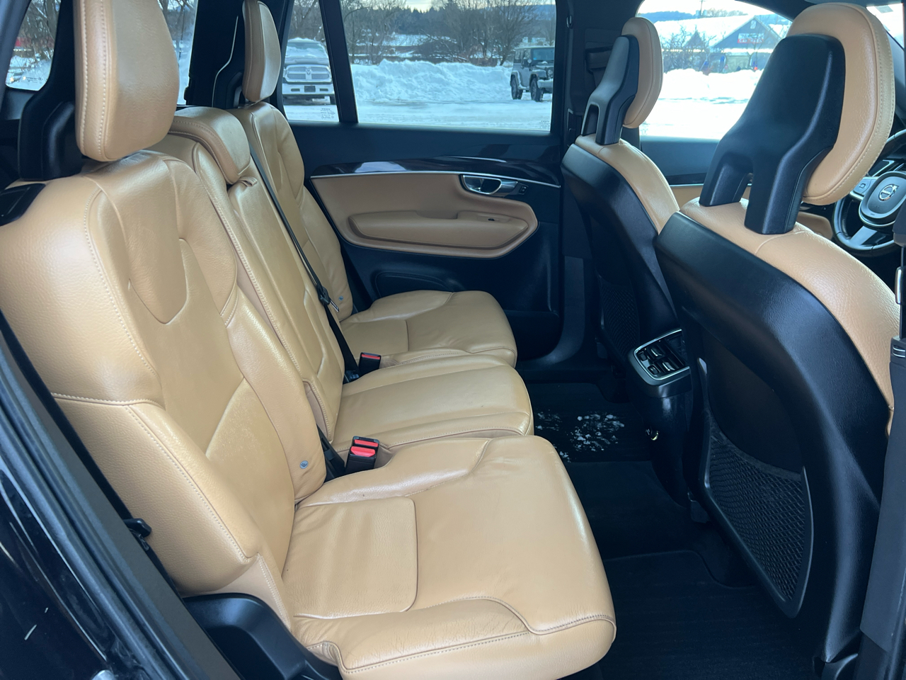 Volvo XC90 T6 AWD 7-Passenger Momentum 2017