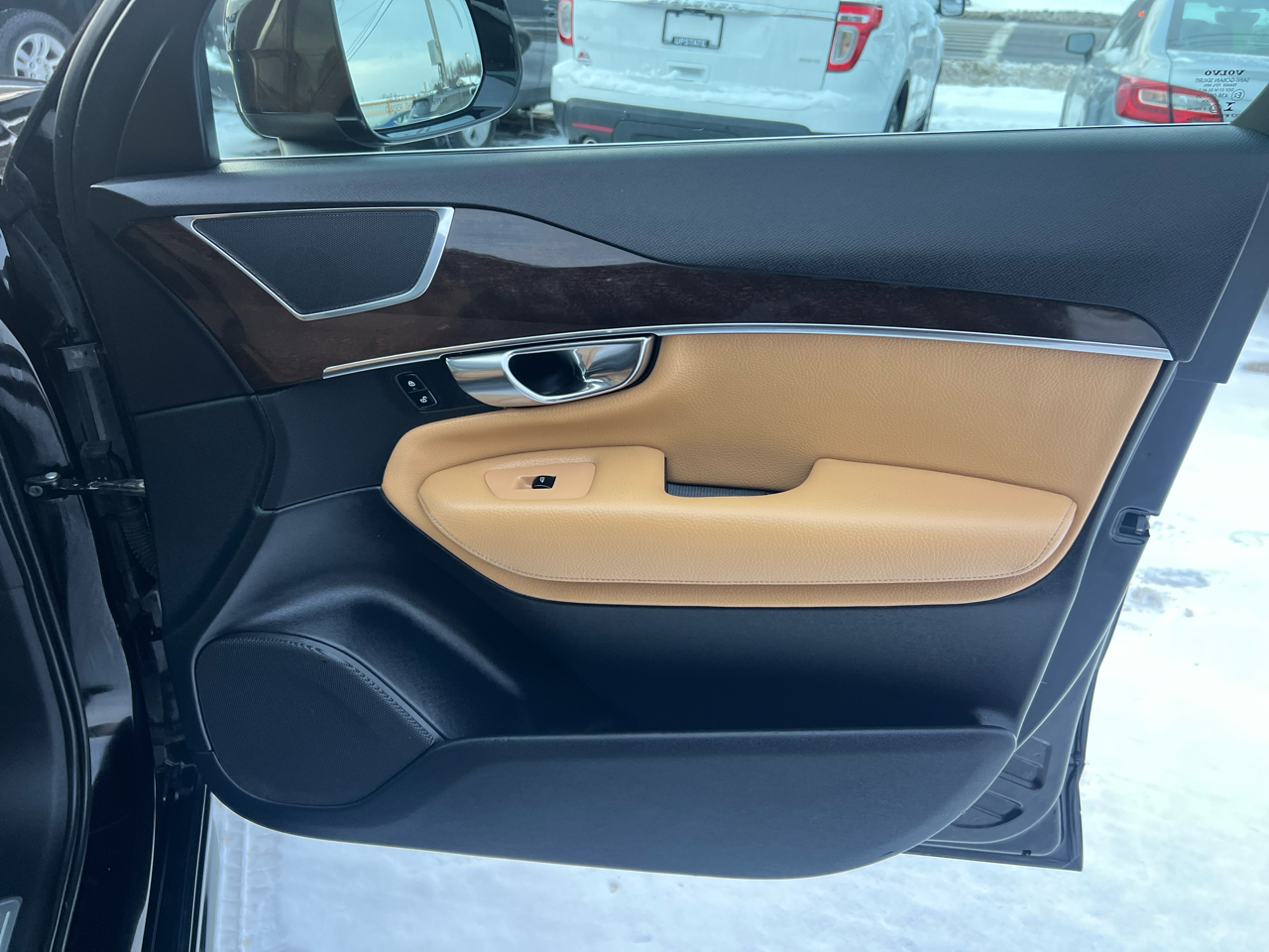 Volvo XC90 T6 AWD 7-Passenger Momentum 2017