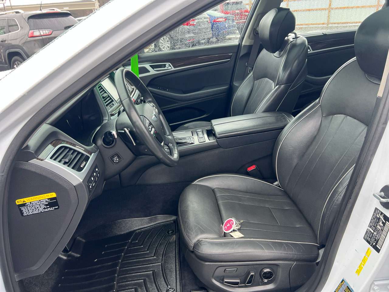 Hyundai Genesis 4dr Sdn V6 3.8L AWD 2015