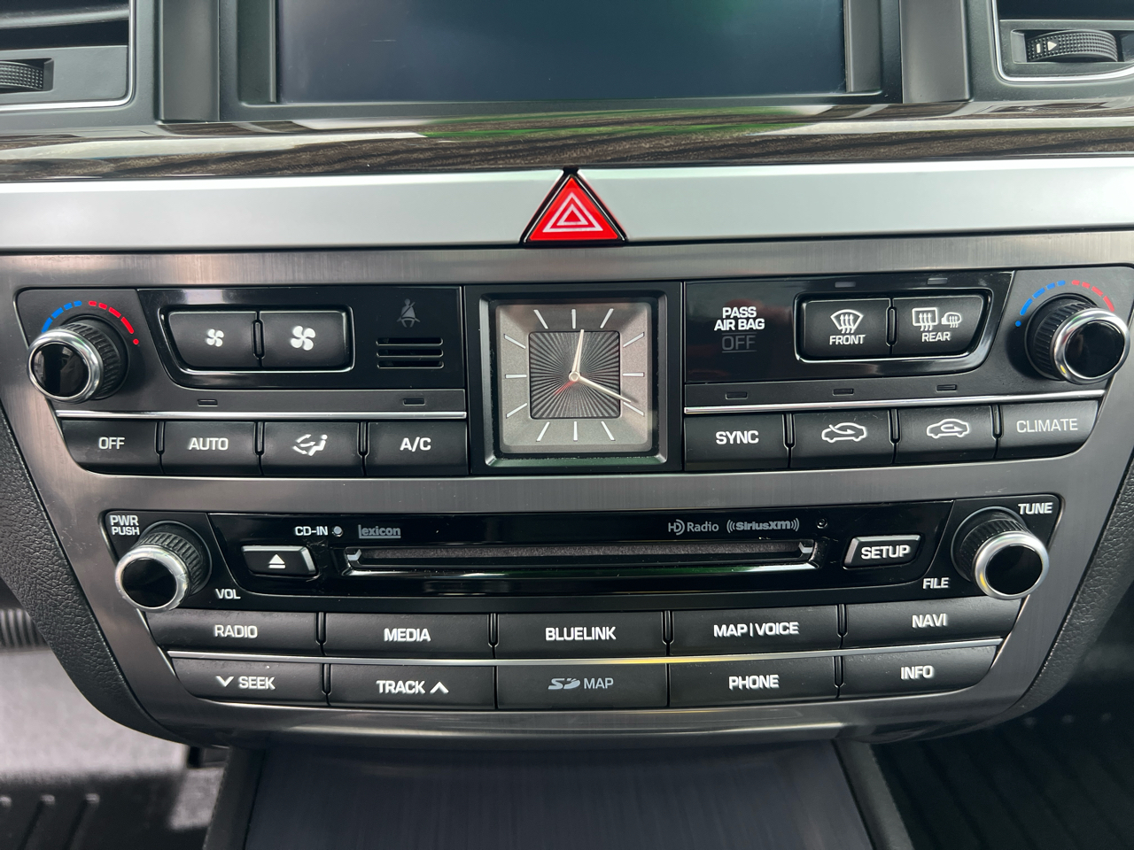 Hyundai Genesis 4dr Sdn V6 3.8L AWD 2015