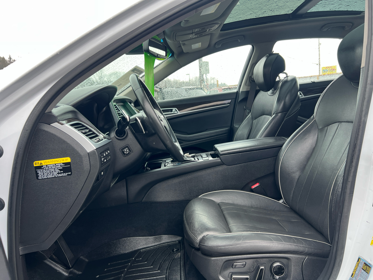 Hyundai Genesis 4dr Sdn V6 3.8L AWD 2015