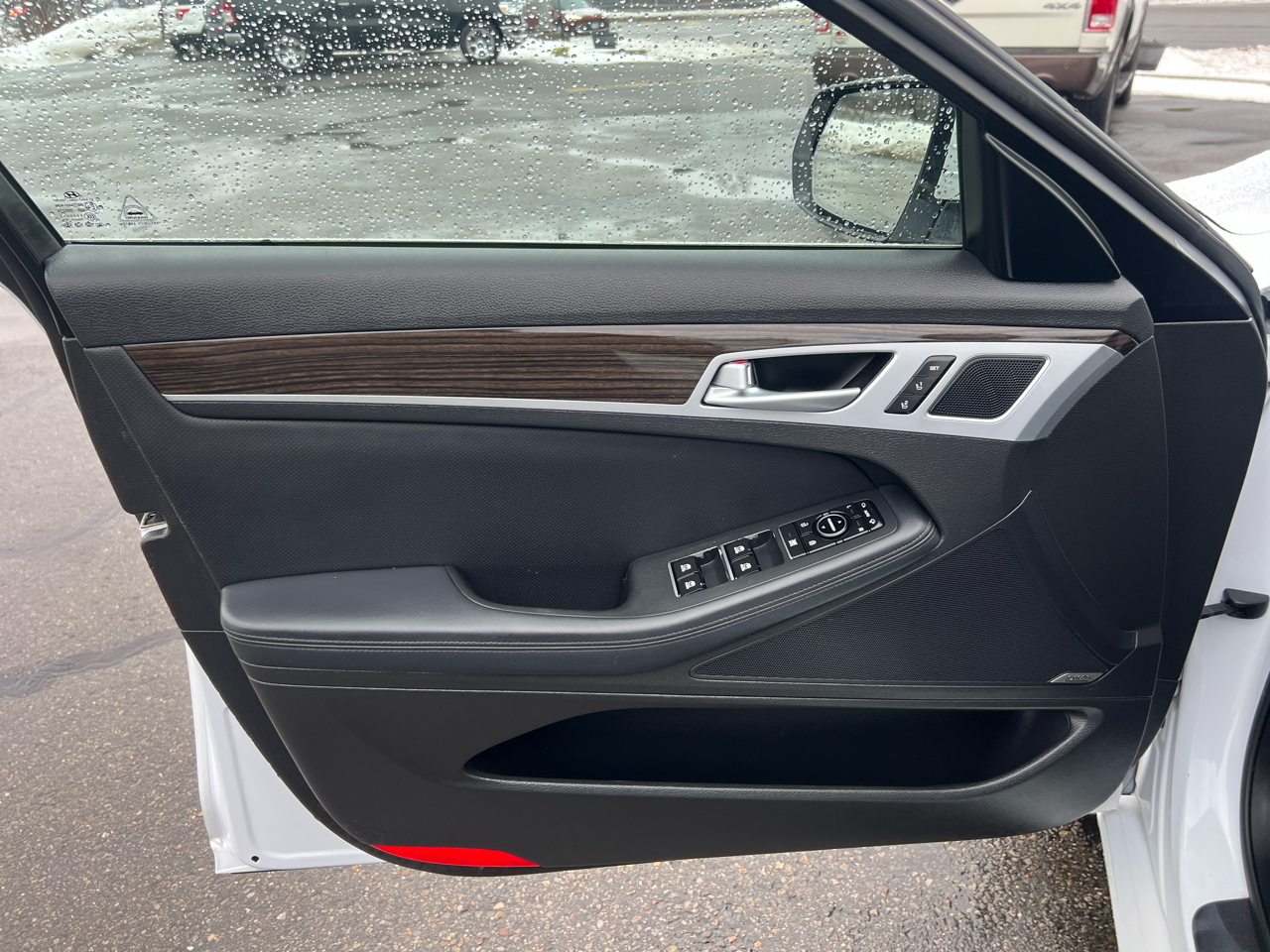 Hyundai Genesis 4dr Sdn V6 3.8L AWD 2015