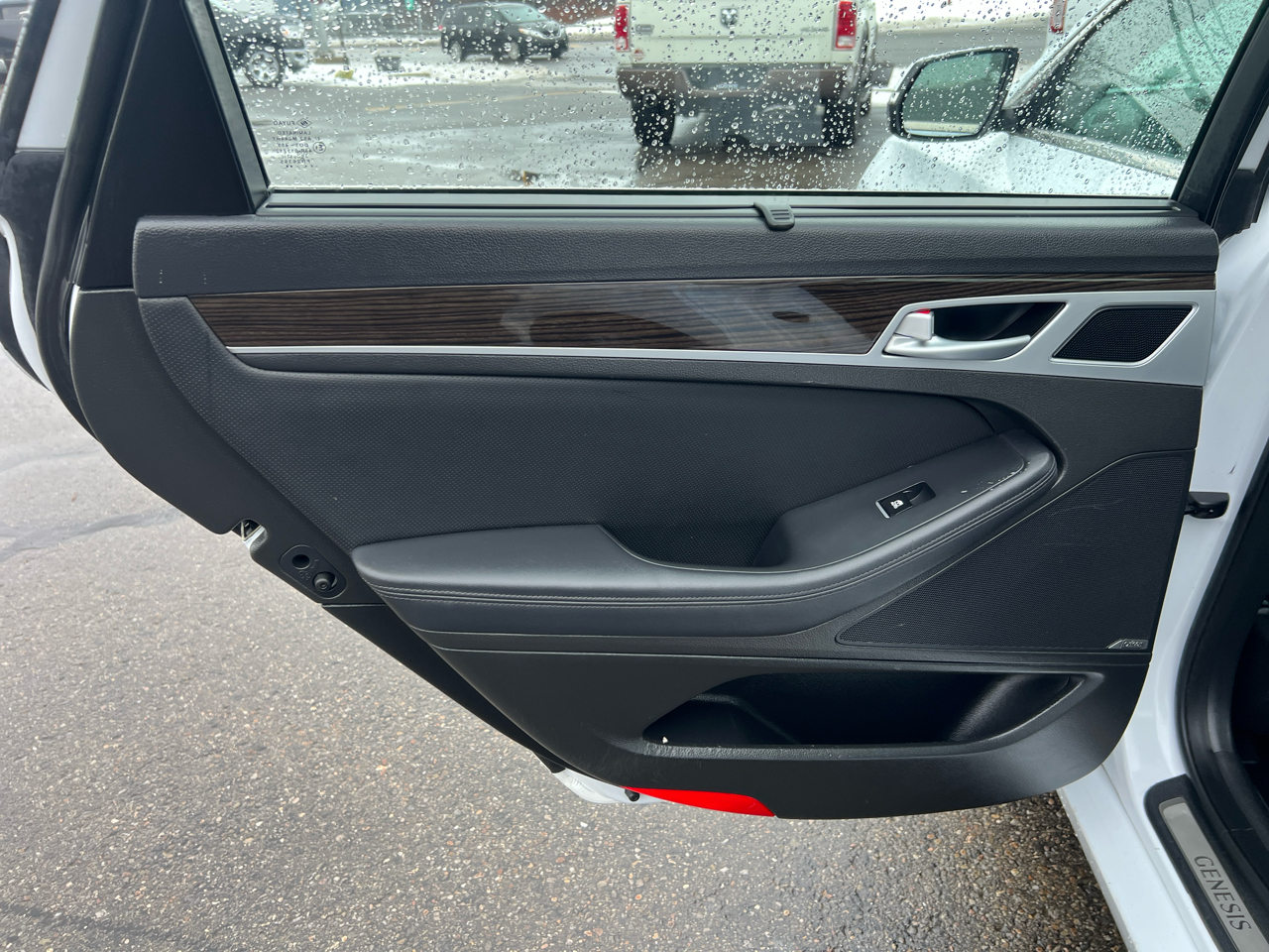 Hyundai Genesis 4dr Sdn V6 3.8L AWD 2015