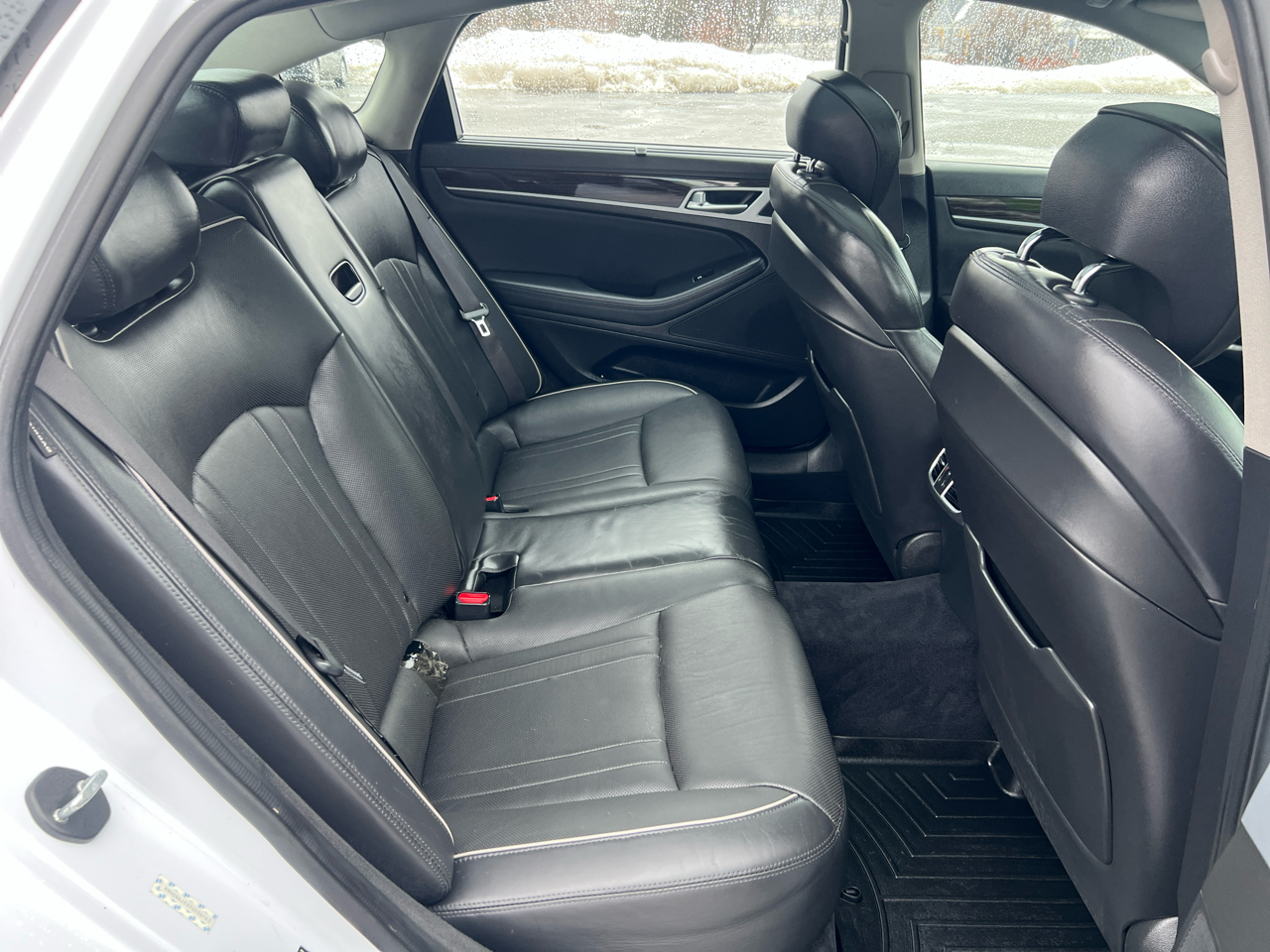 Hyundai Genesis 4dr Sdn V6 3.8L AWD 2015