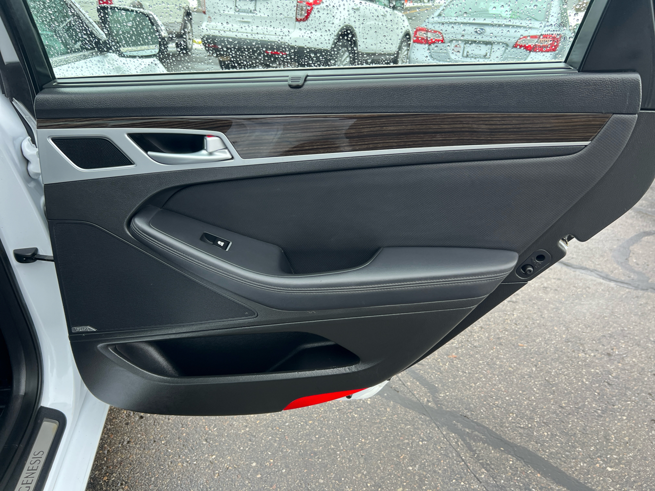 Hyundai Genesis 4dr Sdn V6 3.8L AWD 2015