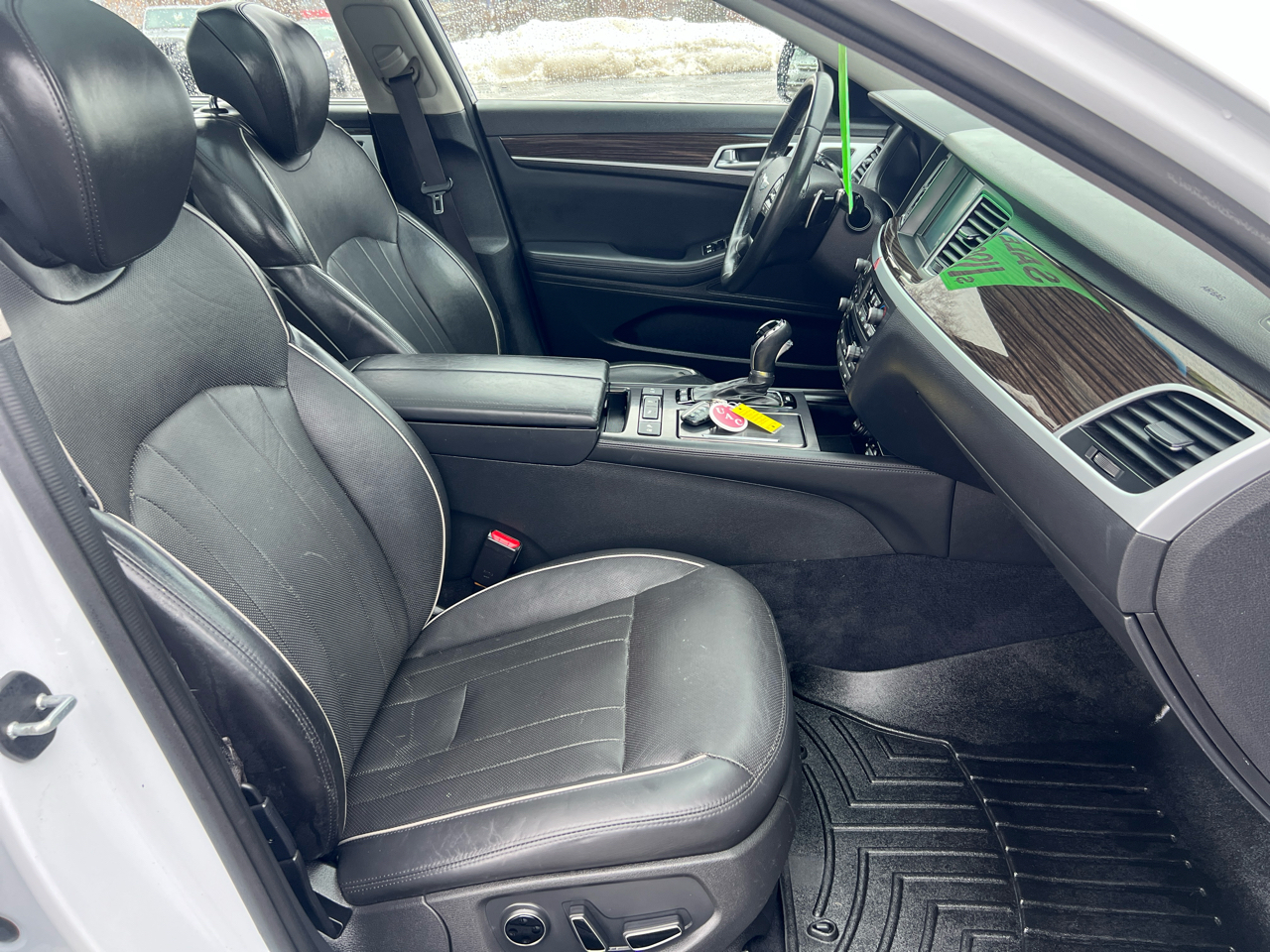 Hyundai Genesis 4dr Sdn V6 3.8L AWD 2015