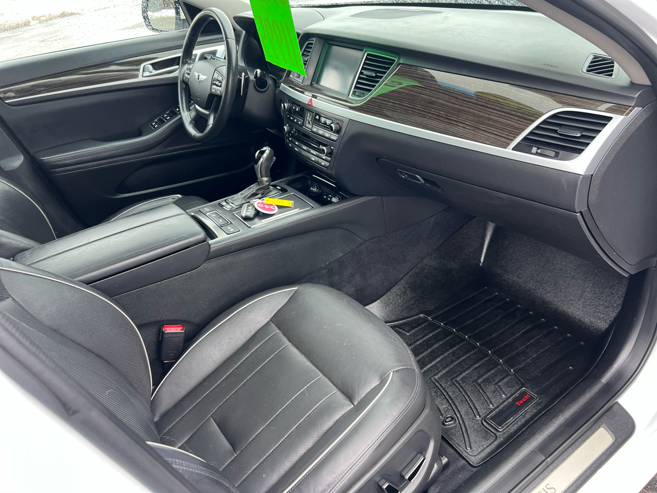 Hyundai Genesis 4dr Sdn V6 3.8L AWD 2015