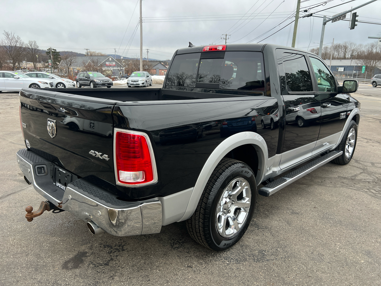 RAM 1500 4WD Crew Cab 140.5" Laramie 2015