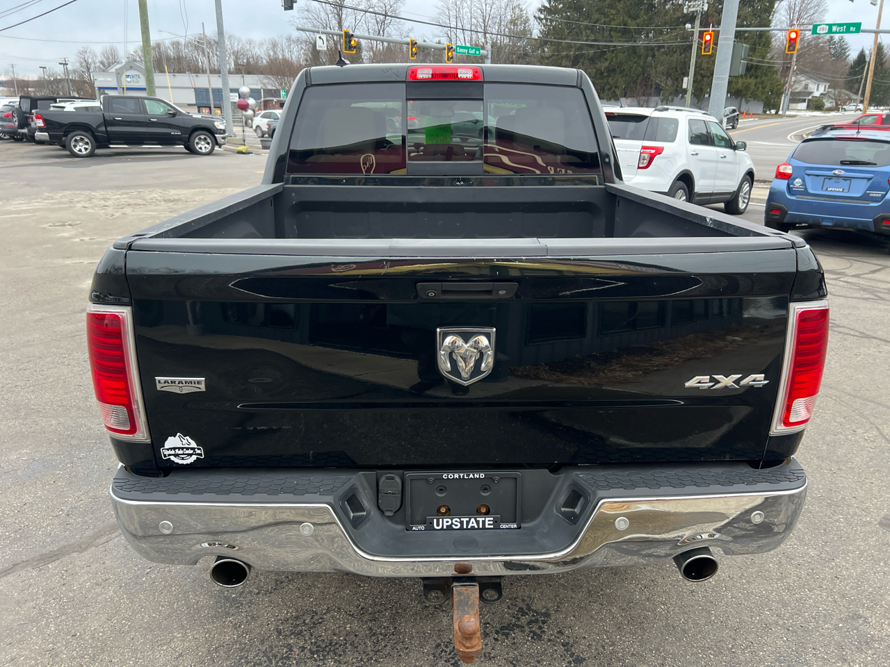 RAM 1500 4WD Crew Cab 140.5" Laramie 2015