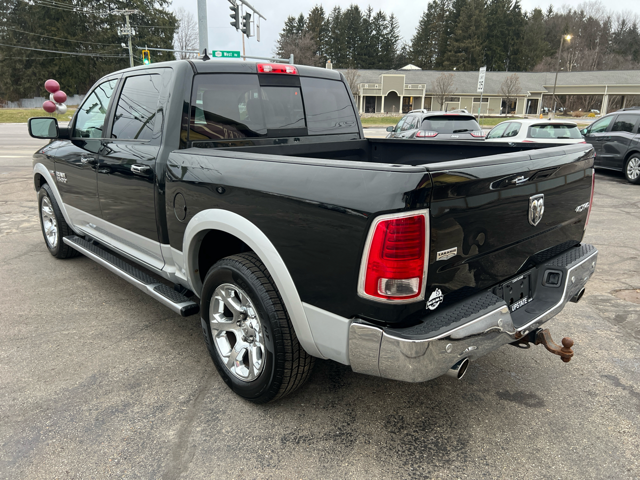 RAM 1500 4WD Crew Cab 140.5" Laramie 2015