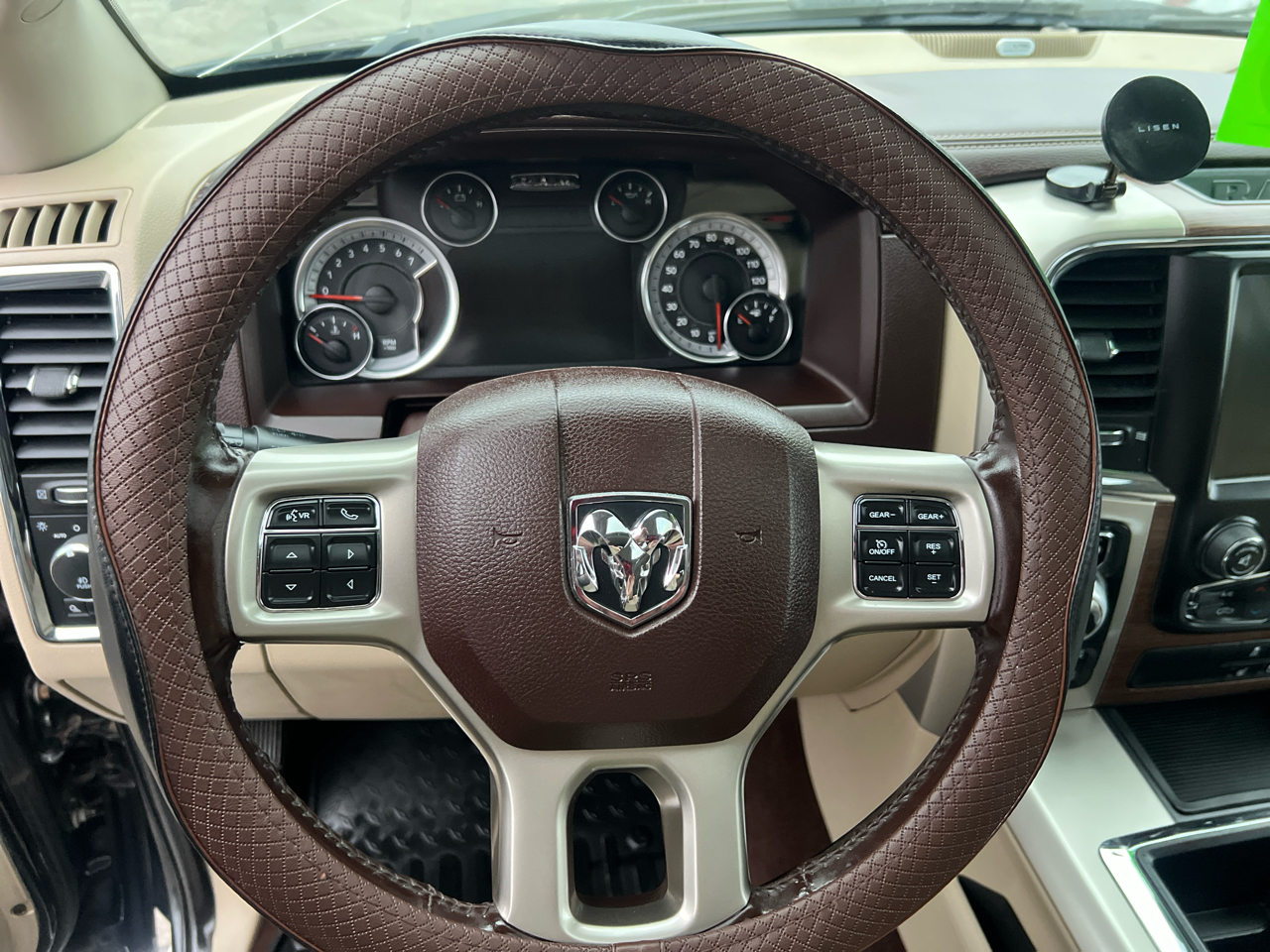 RAM 1500 4WD Crew Cab 140.5" Laramie 2015