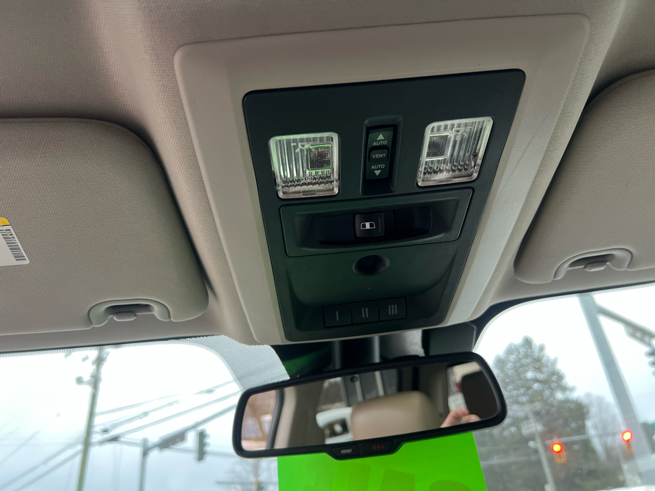 RAM 1500 4WD Crew Cab 140.5" Laramie 2015