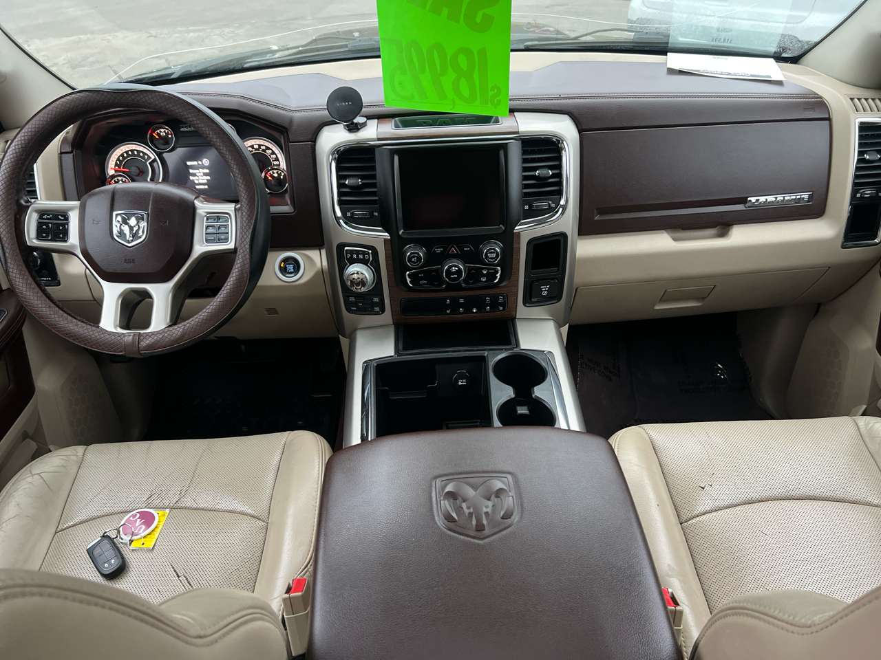 RAM 1500 4WD Crew Cab 140.5" Laramie 2015