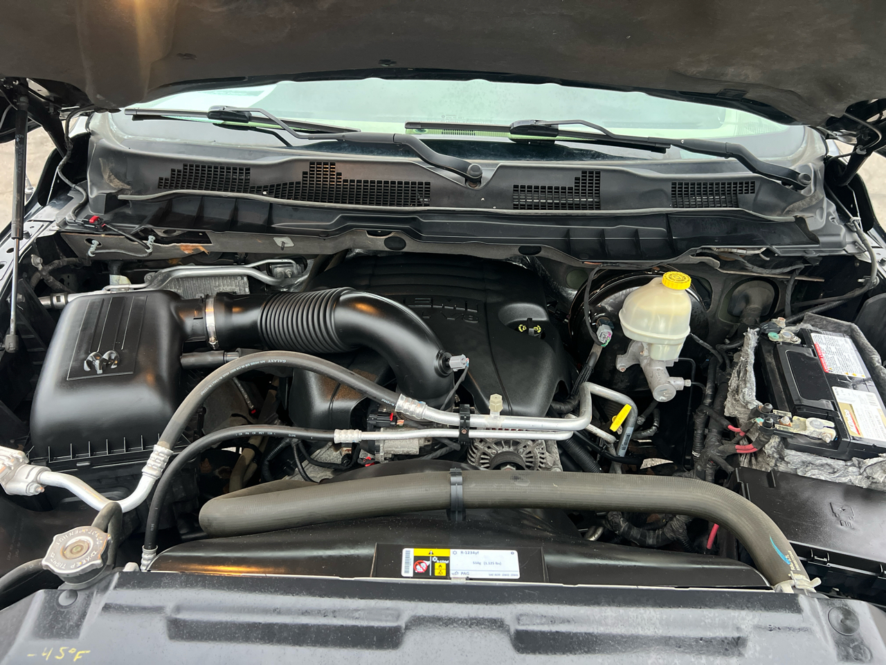 RAM 1500 4WD Crew Cab 140.5" Laramie 2015