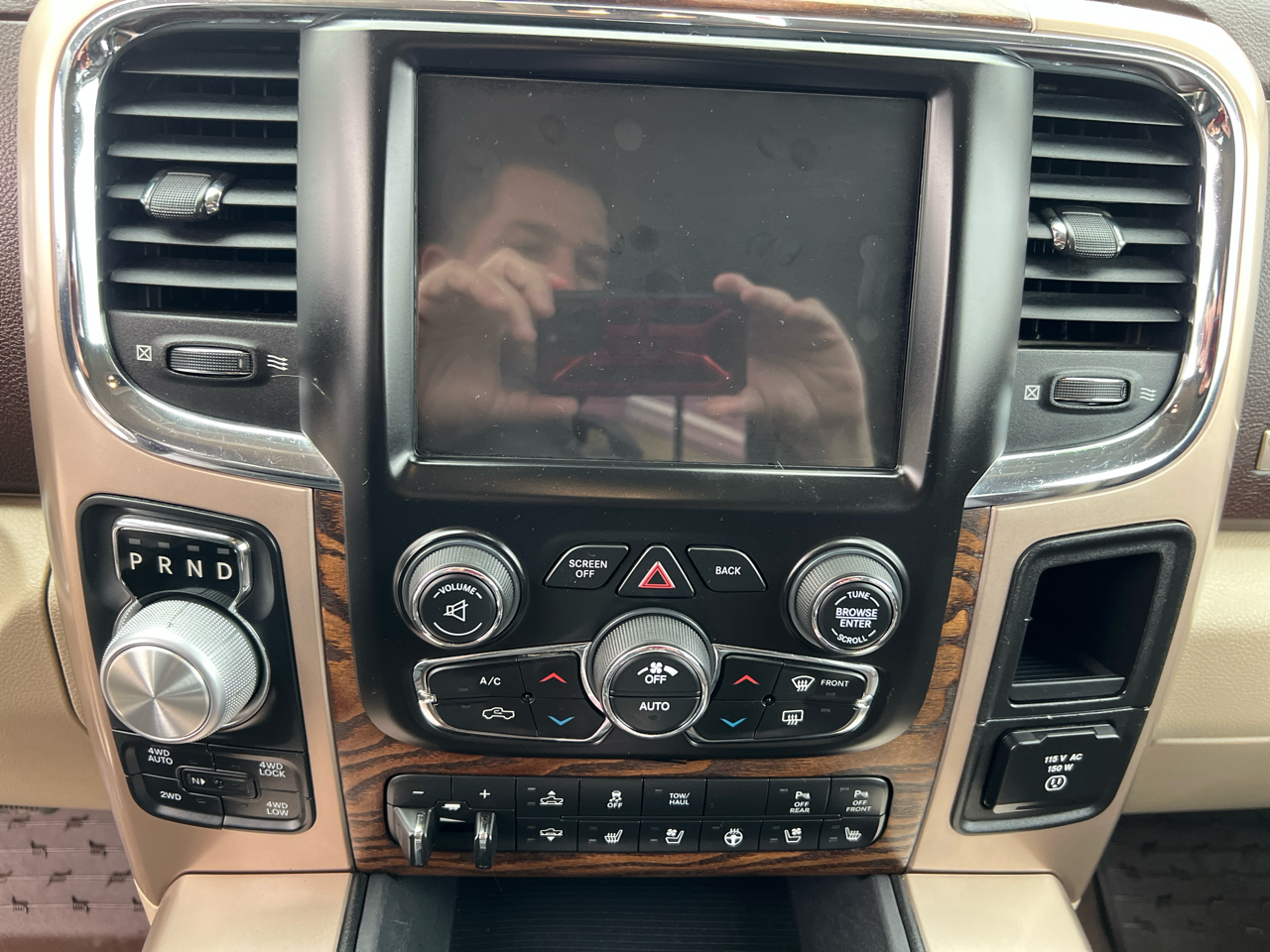 RAM 1500 4WD Crew Cab 140.5" Longhorn 2017