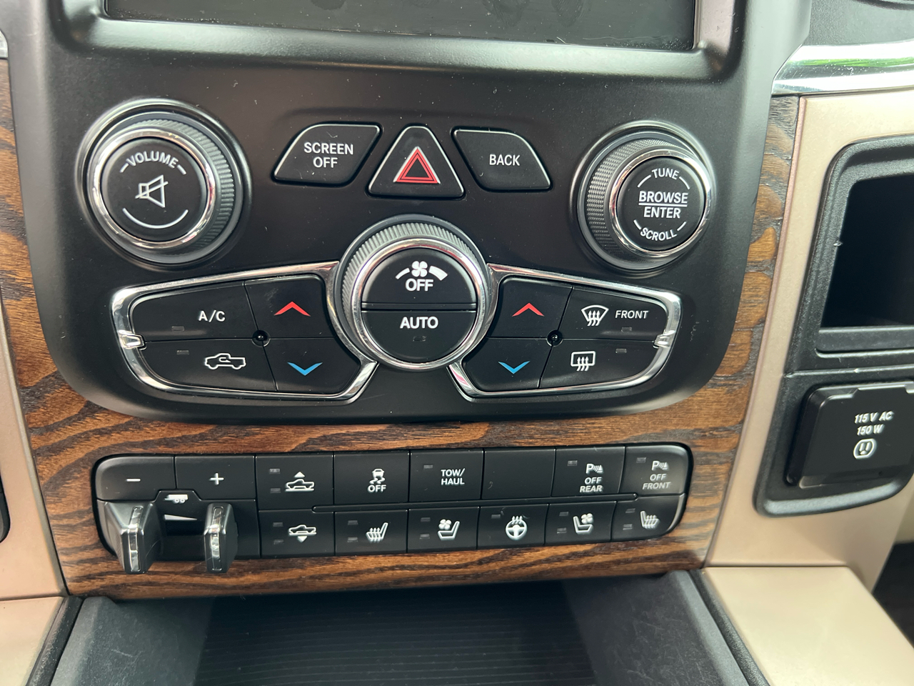 RAM 1500 4WD Crew Cab 140.5" Longhorn 2017