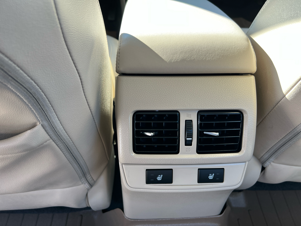 Subaru Legacy 4dr Sdn 2.5i Limited PZEV 2016