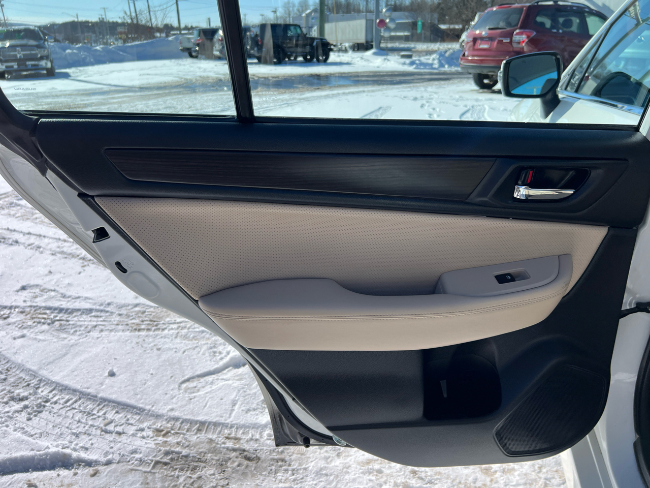 Subaru Legacy 4dr Sdn 2.5i Limited PZEV 2016