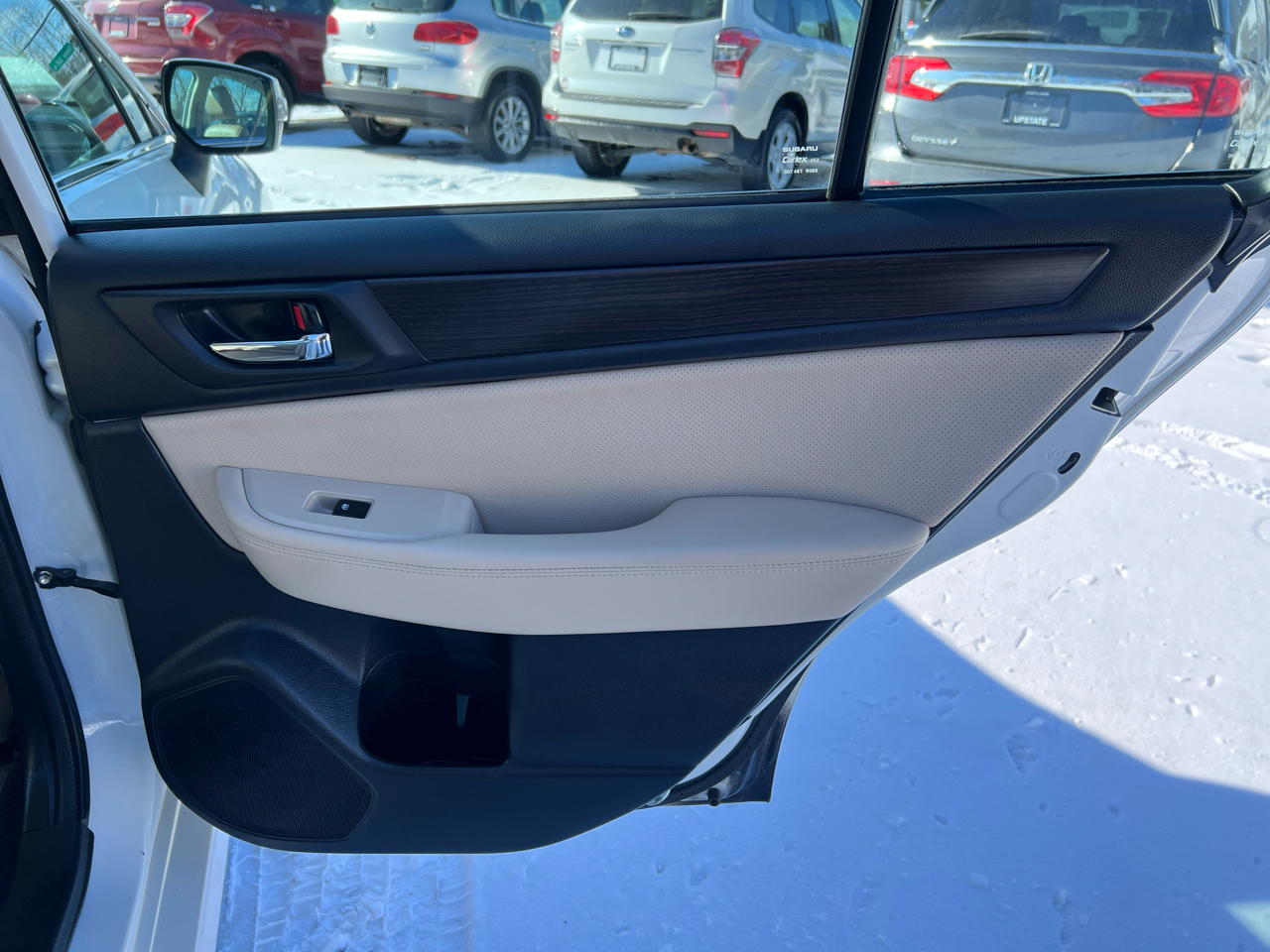 Subaru Legacy 4dr Sdn 2.5i Limited PZEV 2016