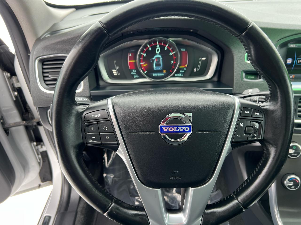 Volvo S60 4dr Sdn T5 Premier AWD 2015