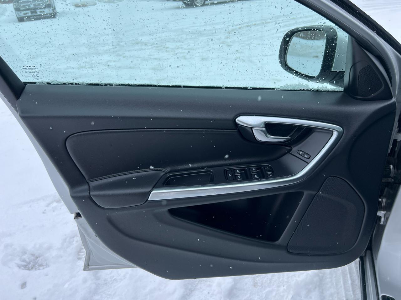 Volvo S60 4dr Sdn T5 Premier AWD 2015