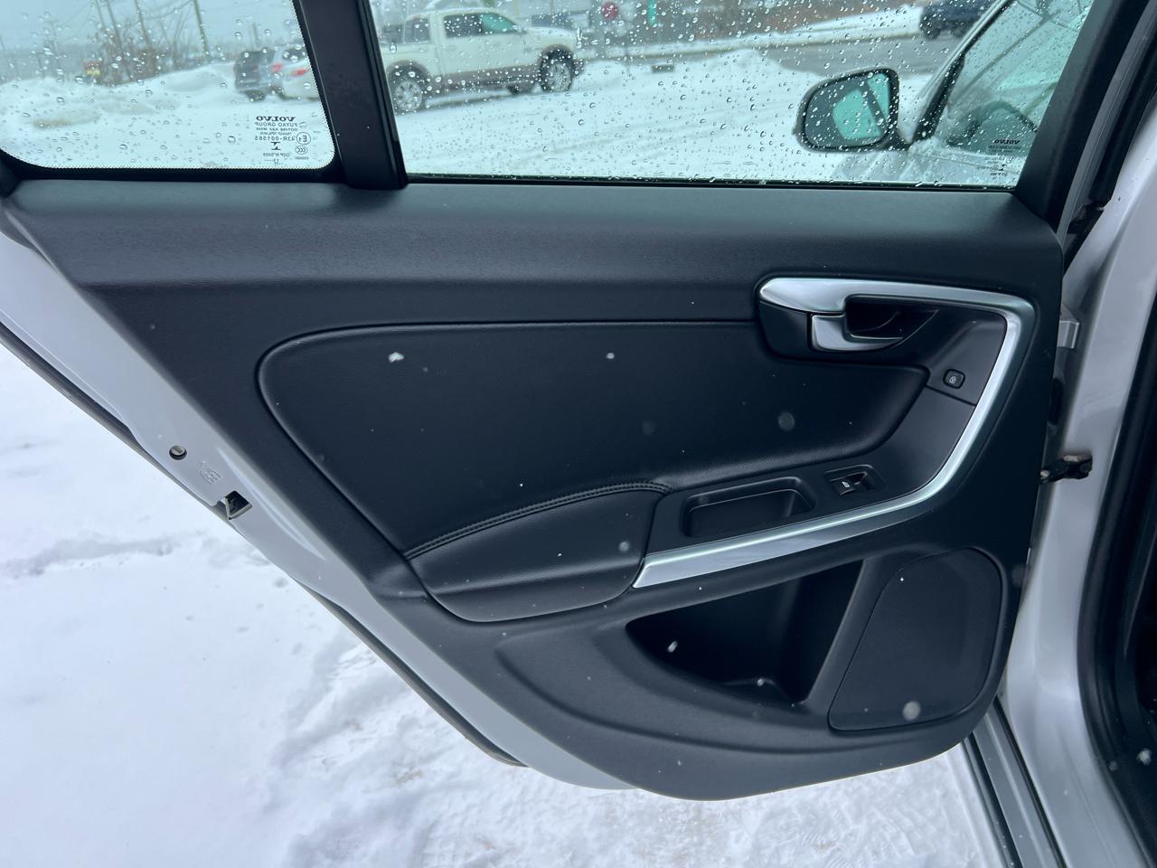 Volvo S60 4dr Sdn T5 Premier AWD 2015