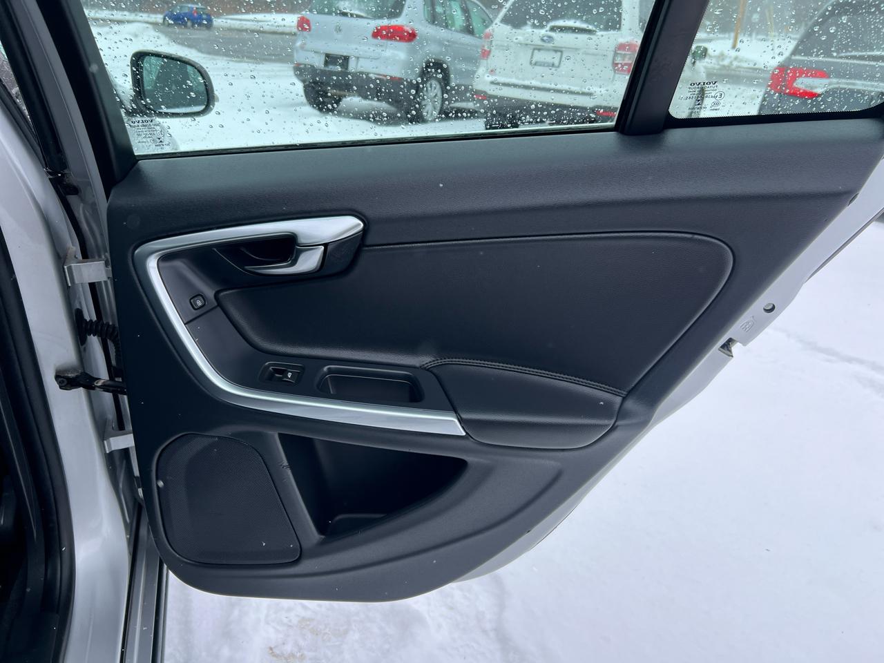 Volvo S60 4dr Sdn T5 Premier AWD 2015