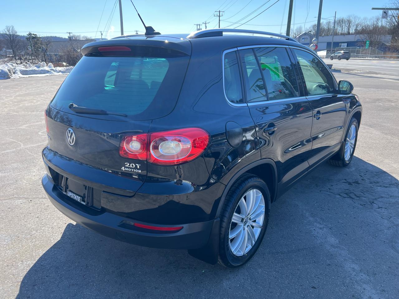 Volkswagen Tiguan 4WD 4dr S 4Motion 2011