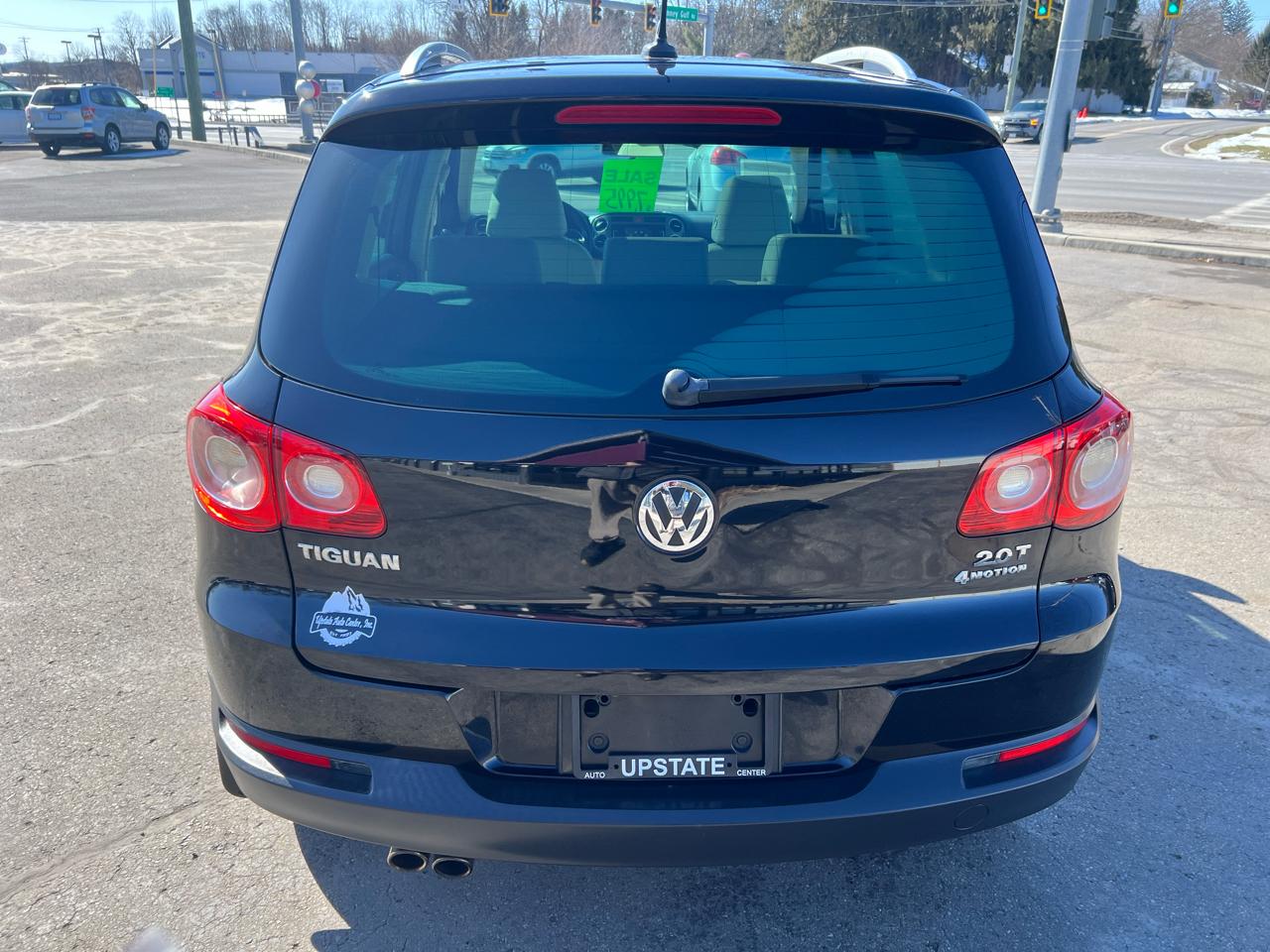 Volkswagen Tiguan 4WD 4dr S 4Motion 2011