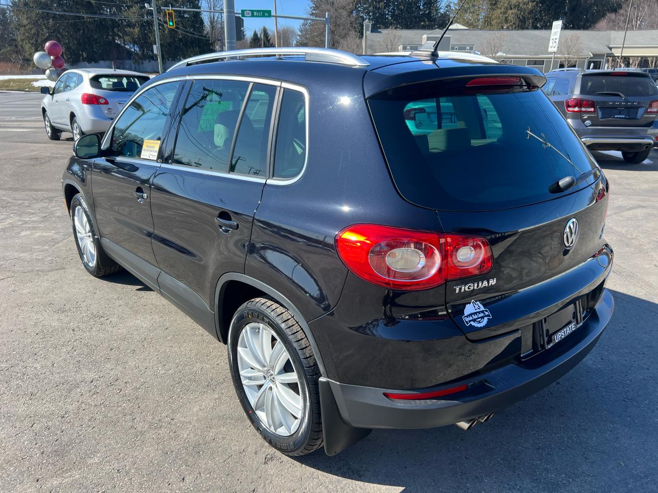 Volkswagen Tiguan 4WD 4dr S 4Motion 2011