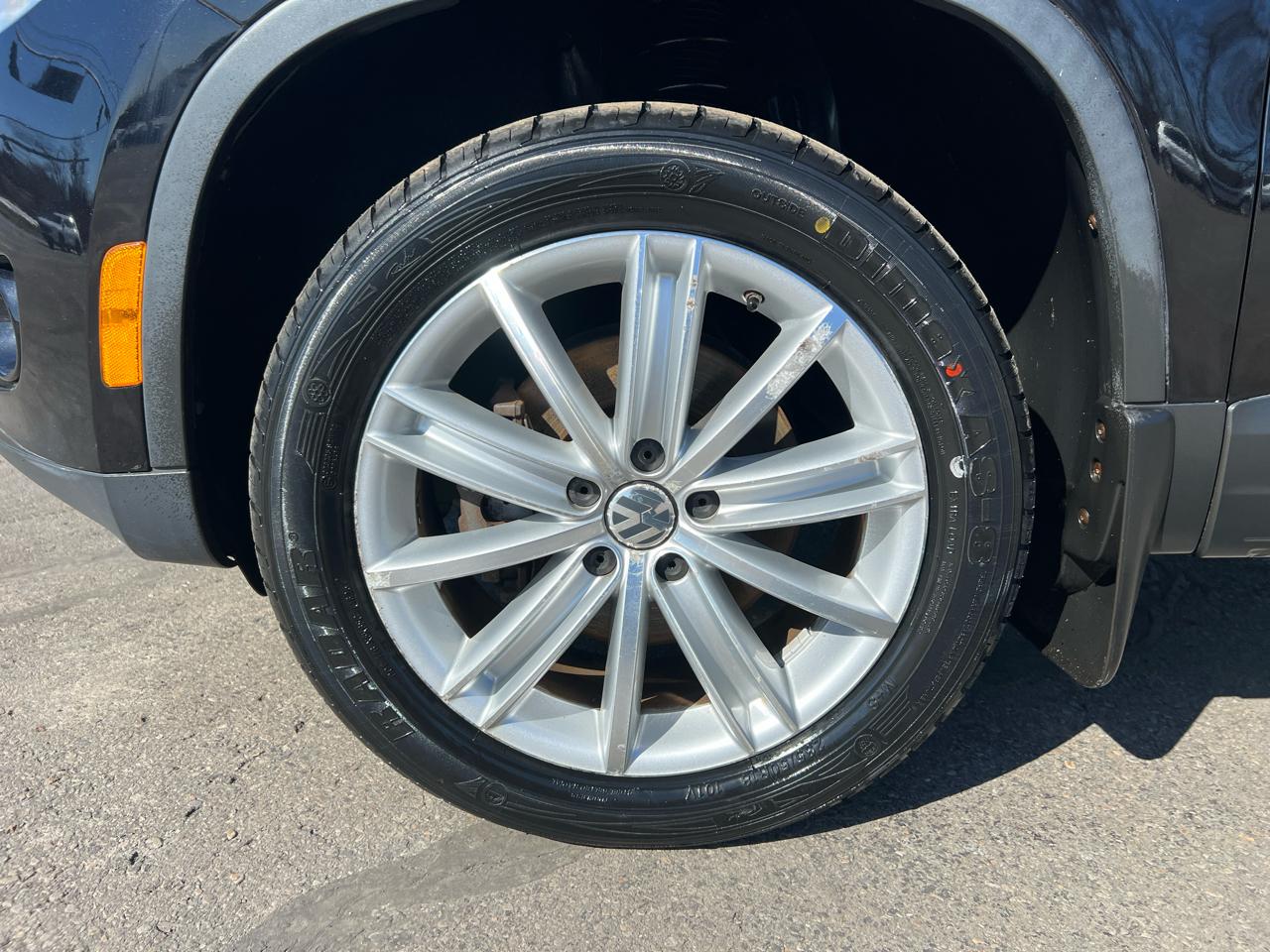 Volkswagen Tiguan 4WD 4dr S 4Motion 2011