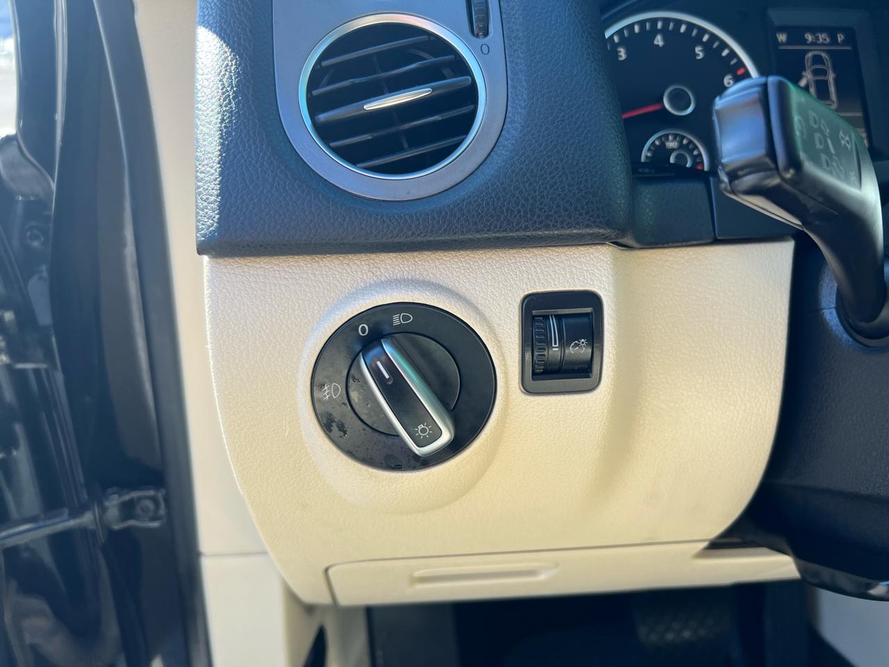 Volkswagen Tiguan 4WD 4dr S 4Motion 2011