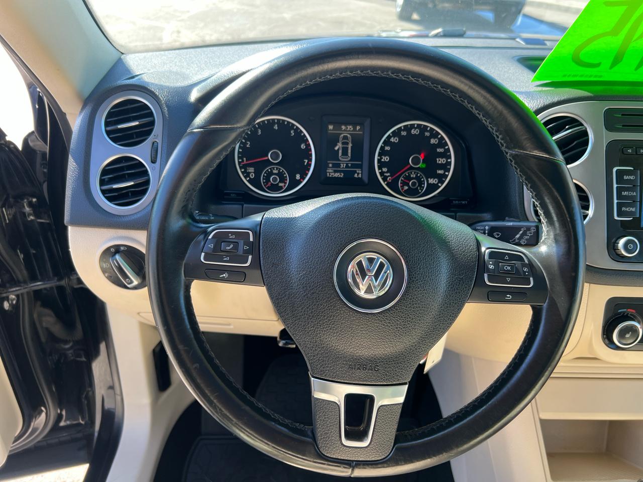 Volkswagen Tiguan 4WD 4dr S 4Motion 2011