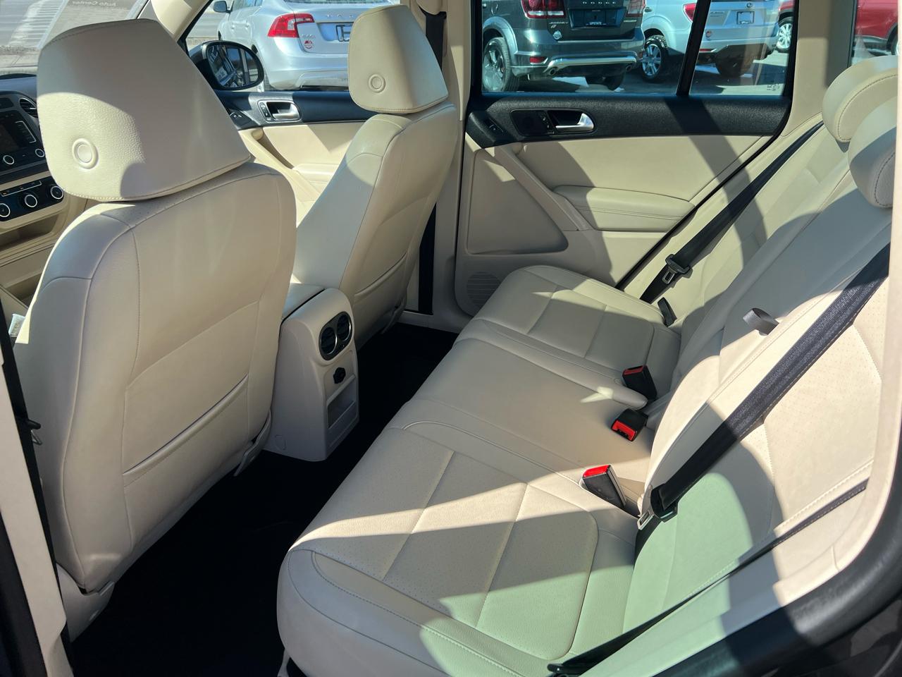 Volkswagen Tiguan 4WD 4dr S 4Motion 2011