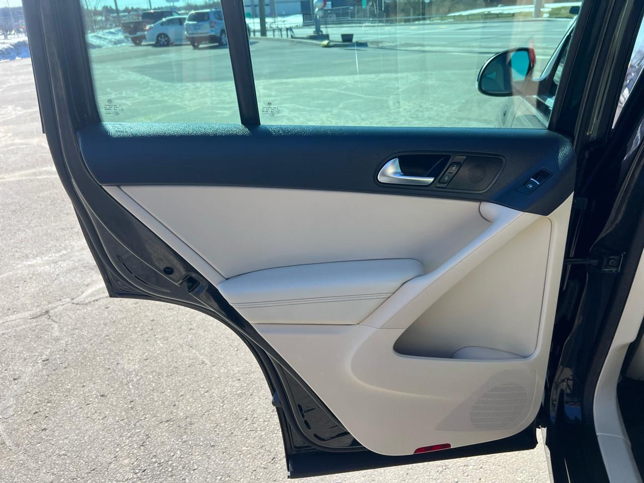 Volkswagen Tiguan 4WD 4dr S 4Motion 2011