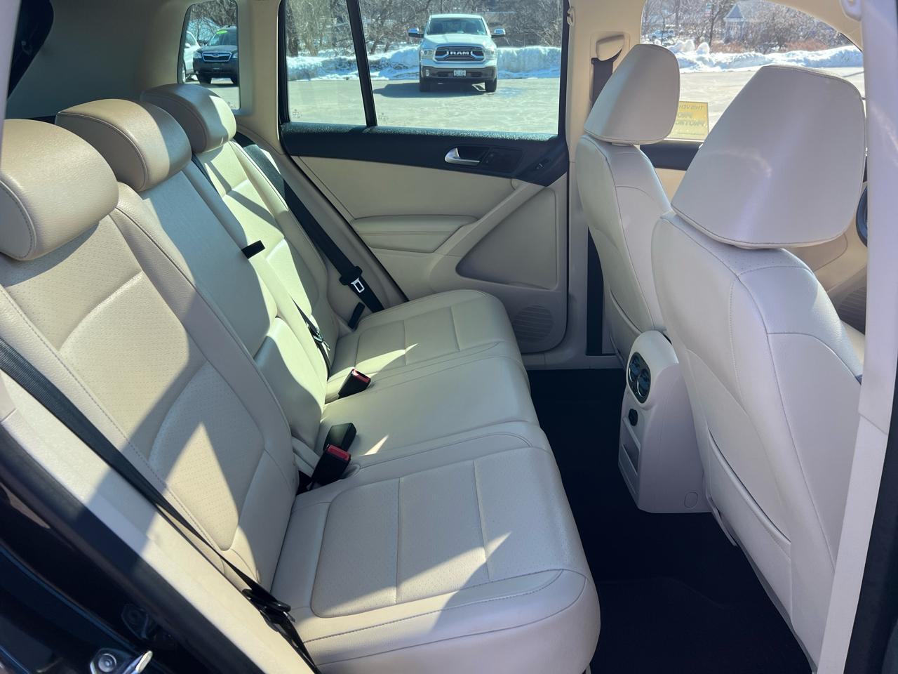 Volkswagen Tiguan 4WD 4dr S 4Motion 2011