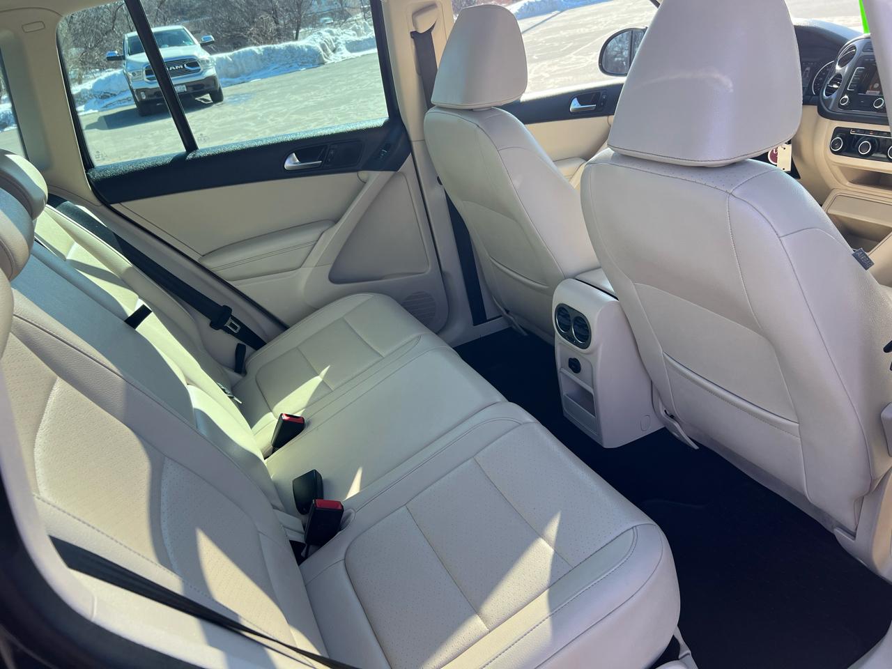 Volkswagen Tiguan 4WD 4dr S 4Motion 2011