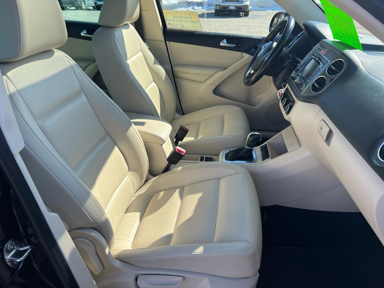 Volkswagen Tiguan 4WD 4dr S 4Motion 2011