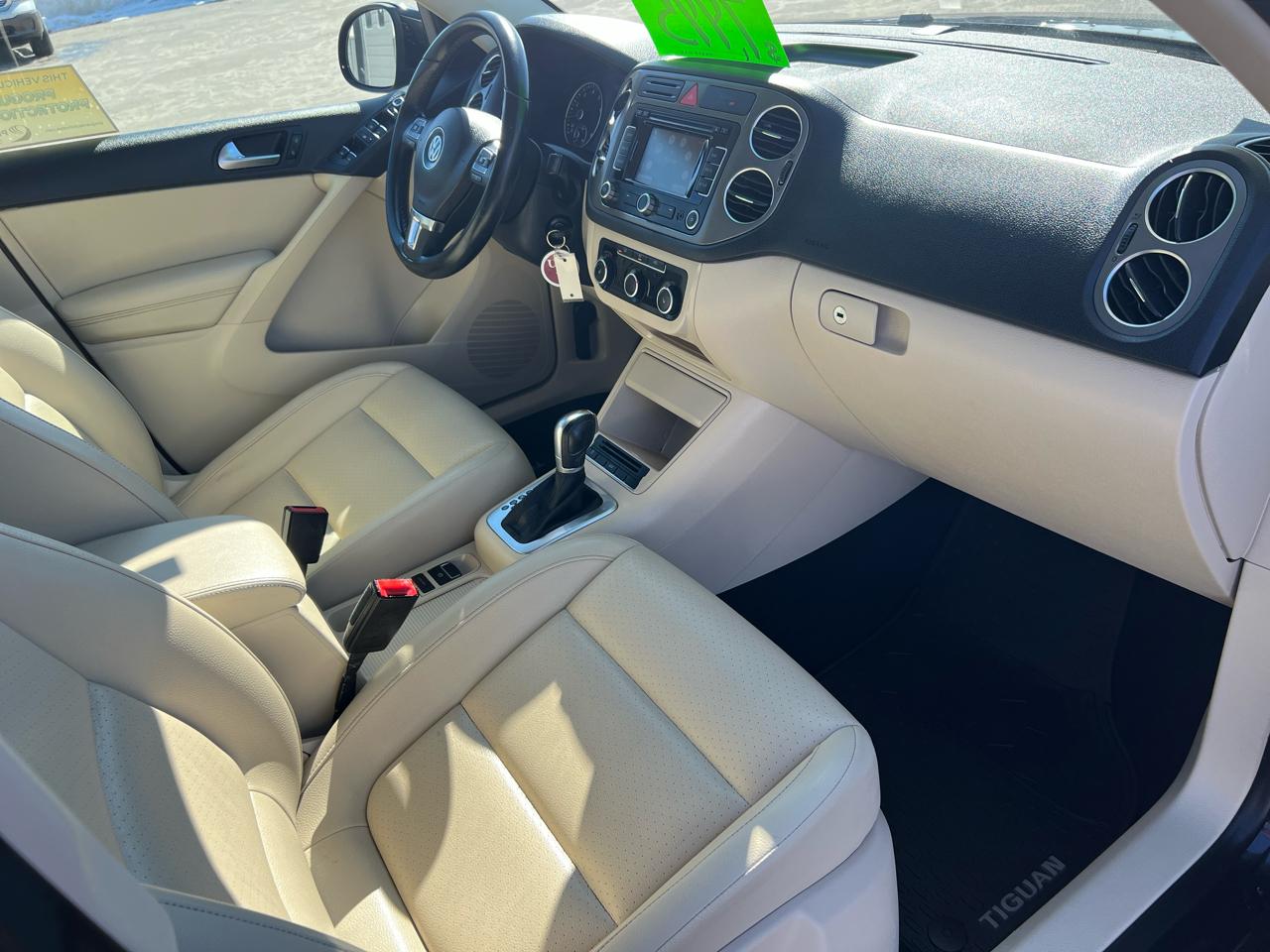 Volkswagen Tiguan 4WD 4dr S 4Motion 2011