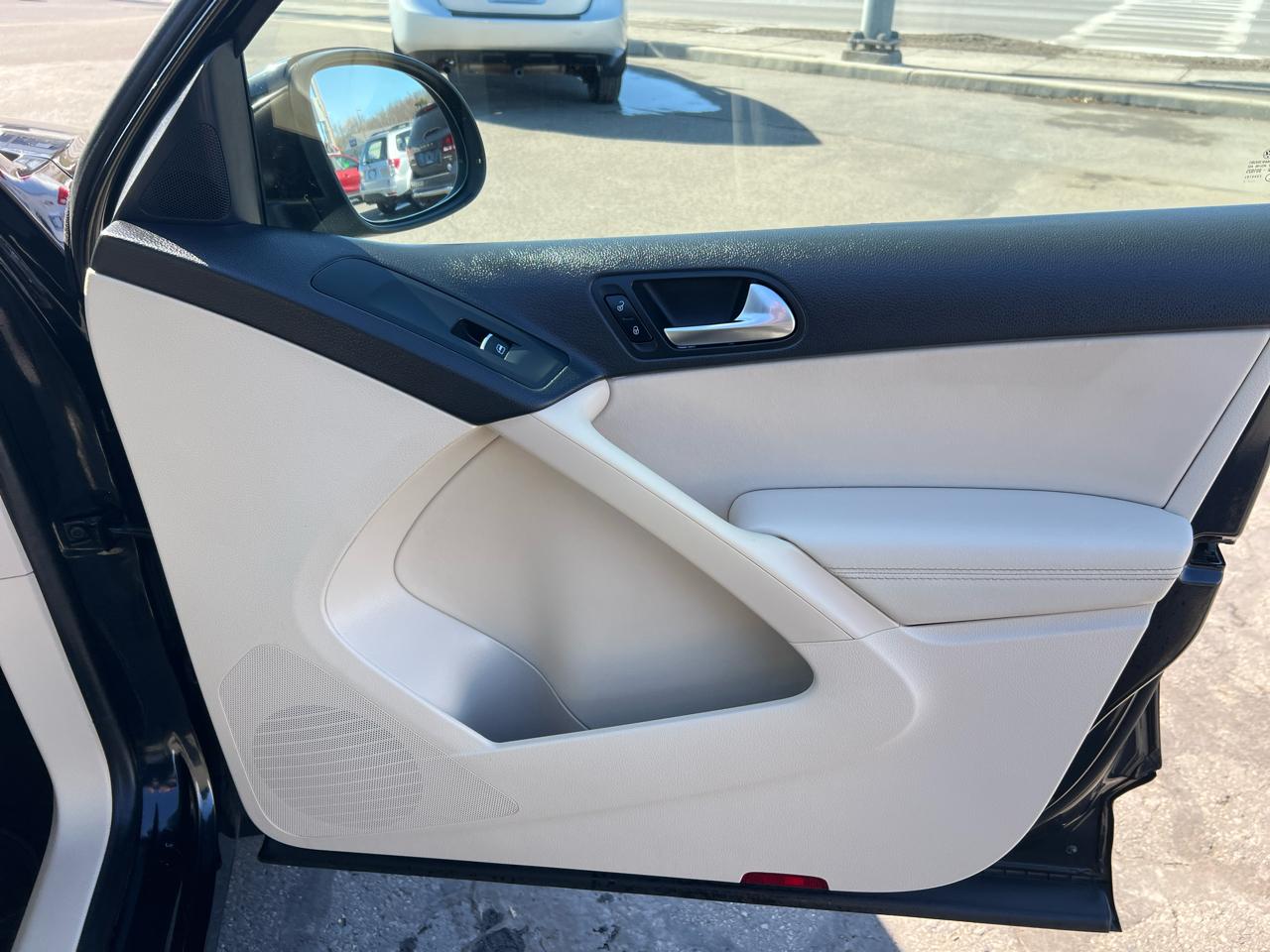 Volkswagen Tiguan 4WD 4dr S 4Motion 2011