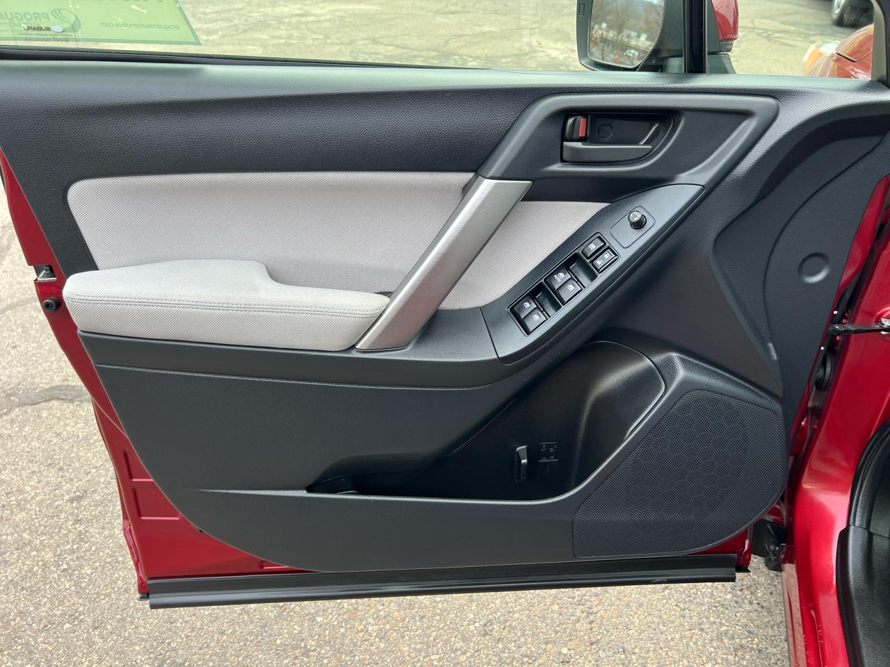 Subaru Forester 4dr CVT 2.5i Premium PZEV 2015