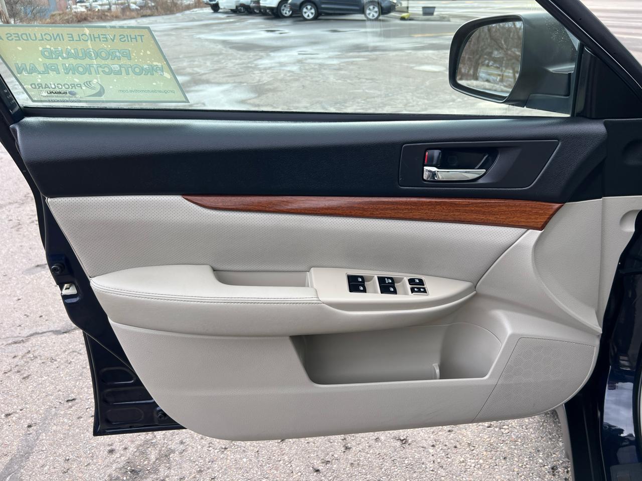 Subaru Outback 4dr Wgn H4 Auto 2.5i Limited 2014