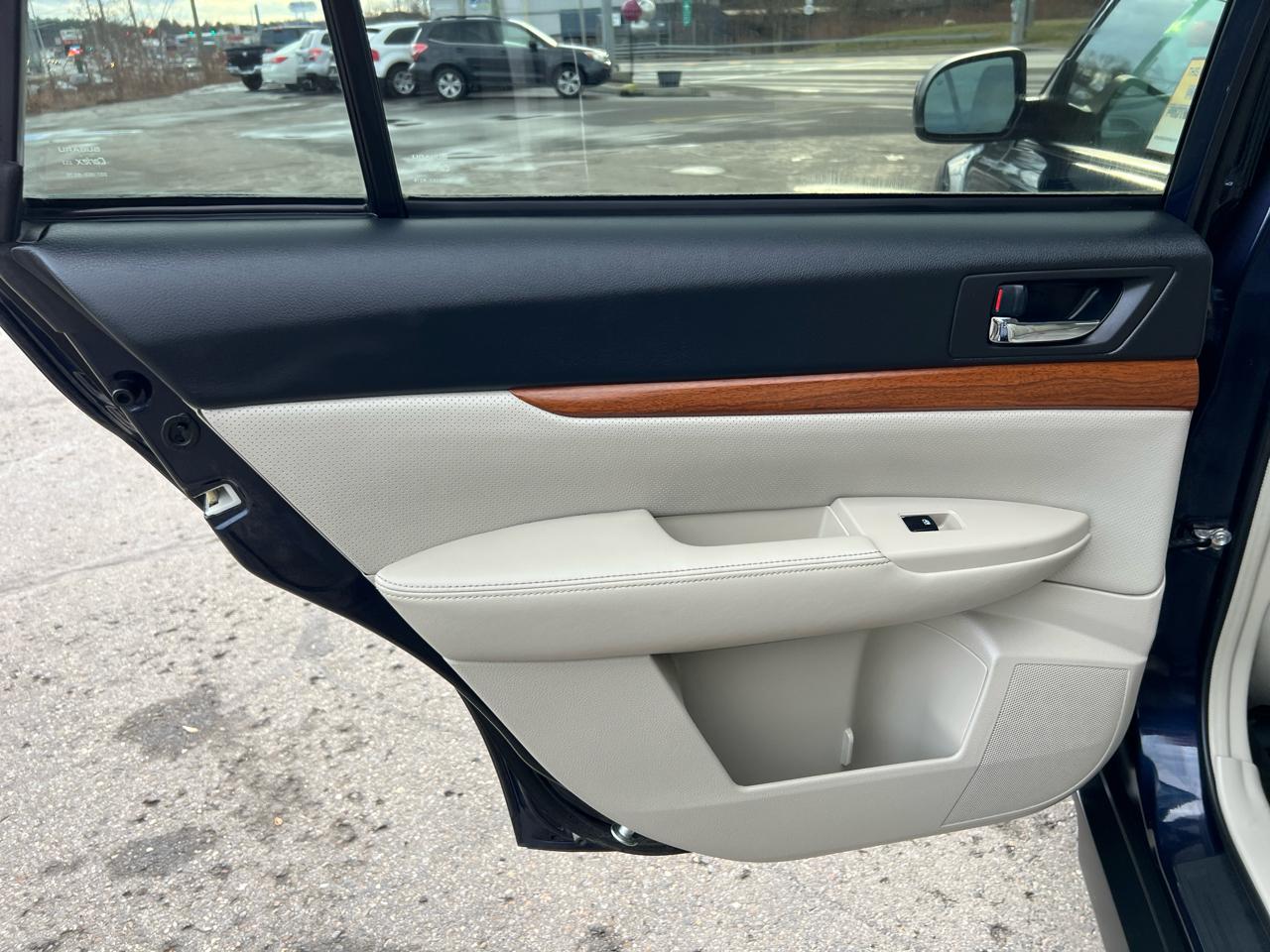 Subaru Outback 4dr Wgn H4 Auto 2.5i Limited 2014