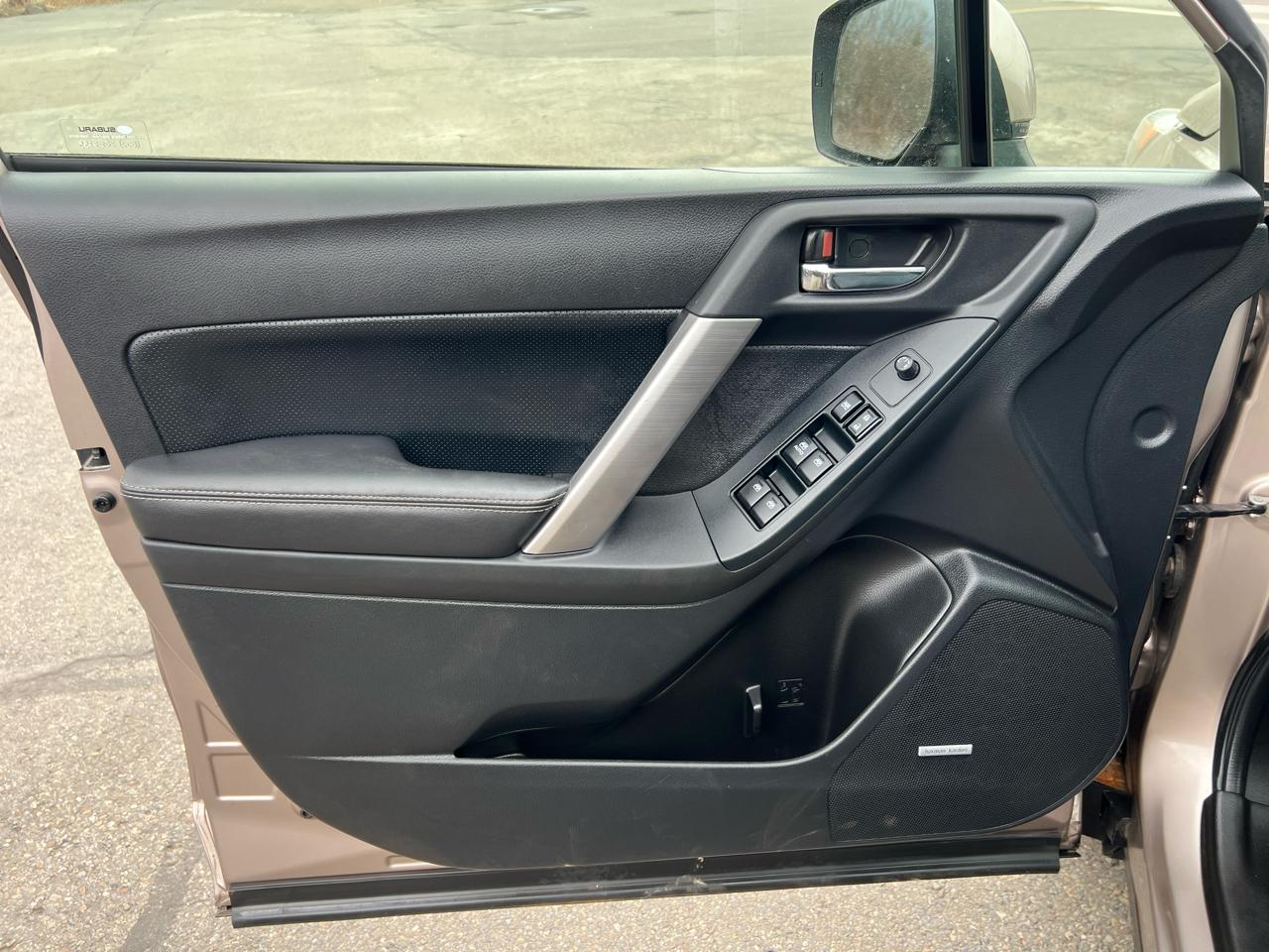 Subaru Forester 4dr CVT 2.5i Limited PZEV 2015